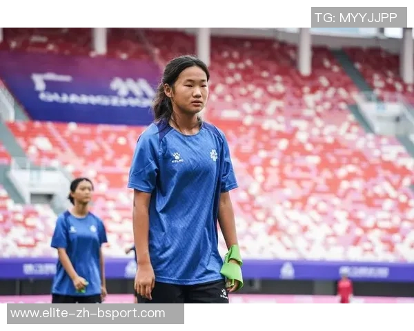 广东海印足球队奋勇争先全力以赴迎接新赛季挑战展现团队精神与拼搏精神 广东海印足球队奋勇争先全力以赴迎接新赛季挑战展现团队精神与拼搏精神